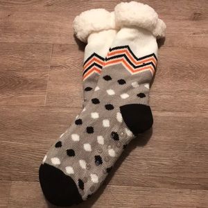 NWOT Yelete winter fuzzy chevron socks (Size 9-11)